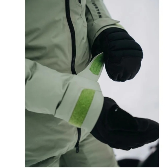 Womens Burton AK 2L GORE-TEX Embark Jacket - Picture 13 of 14